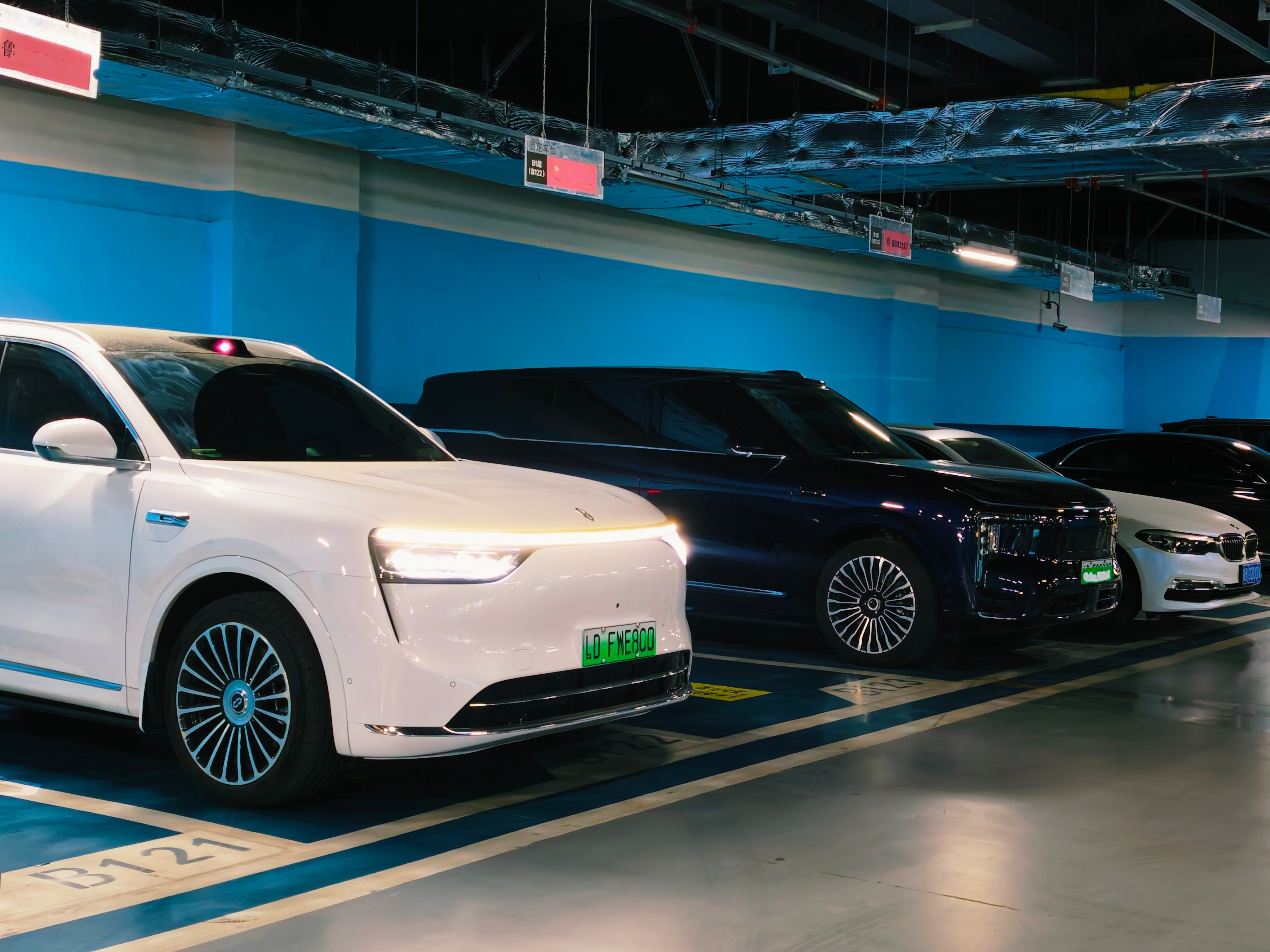 M8边上这款够大！我P掉了logo看看你能认出来是哪款不 青岛·中国海洋大学