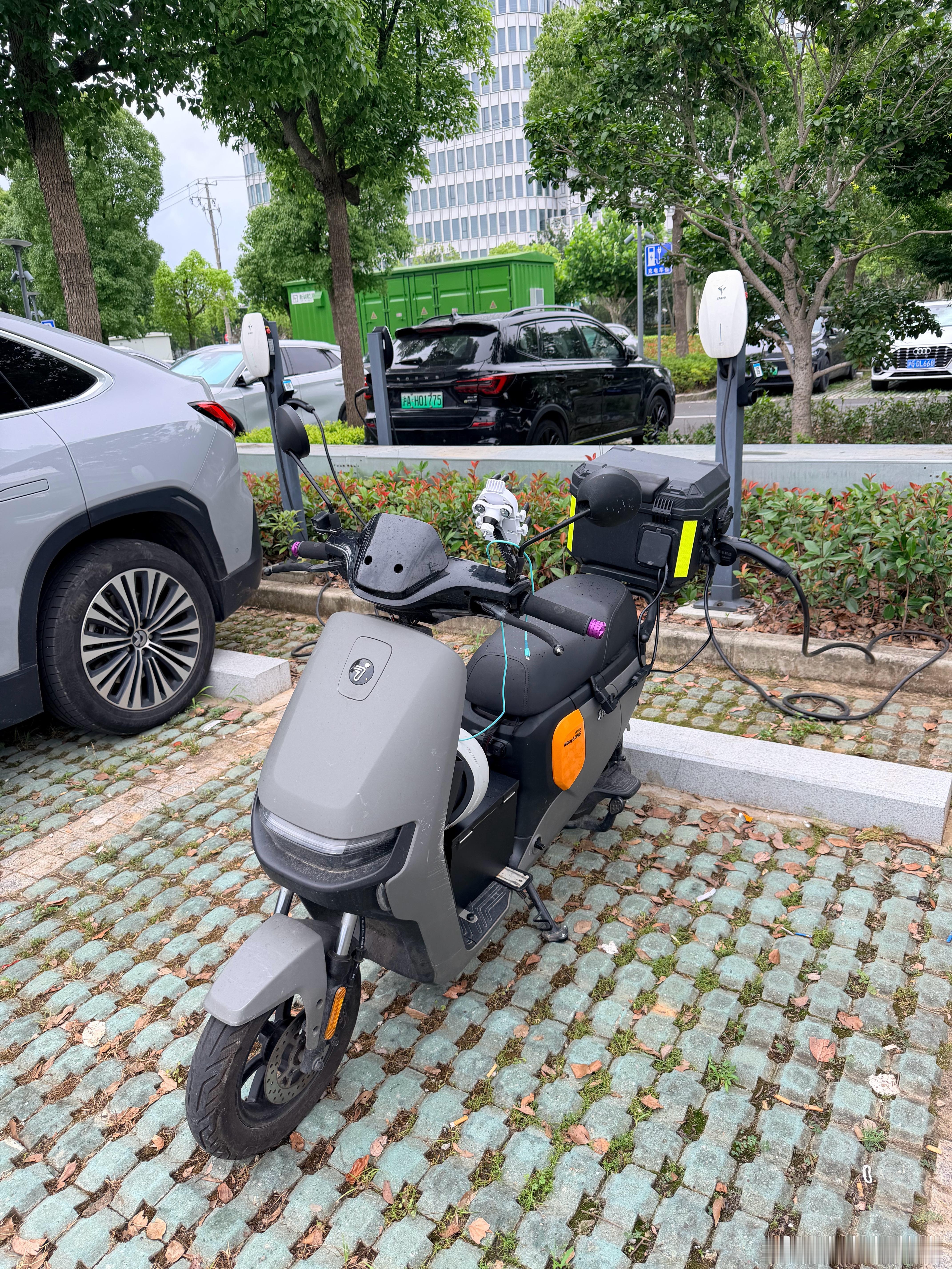 小米su7ultra 你见过充电桩给两轮小电驴充电🔋的吗？电动自行车