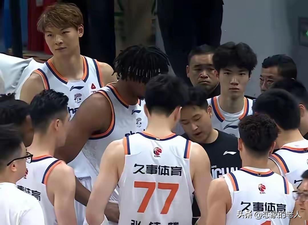 沪广争霸！五五开
CBA新赛季，最终走向，还是8强后大家预测的一样，冠军争夺是常