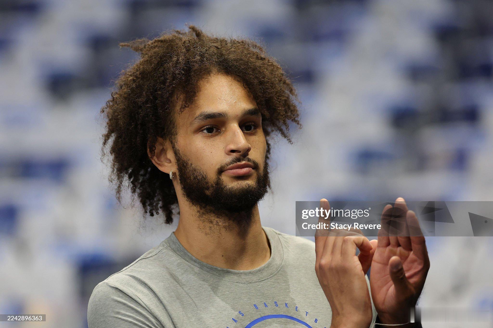 MFFL 来自Marc Stein的消息。达拉斯已正式向联盟办公室申请莱夫利￼、