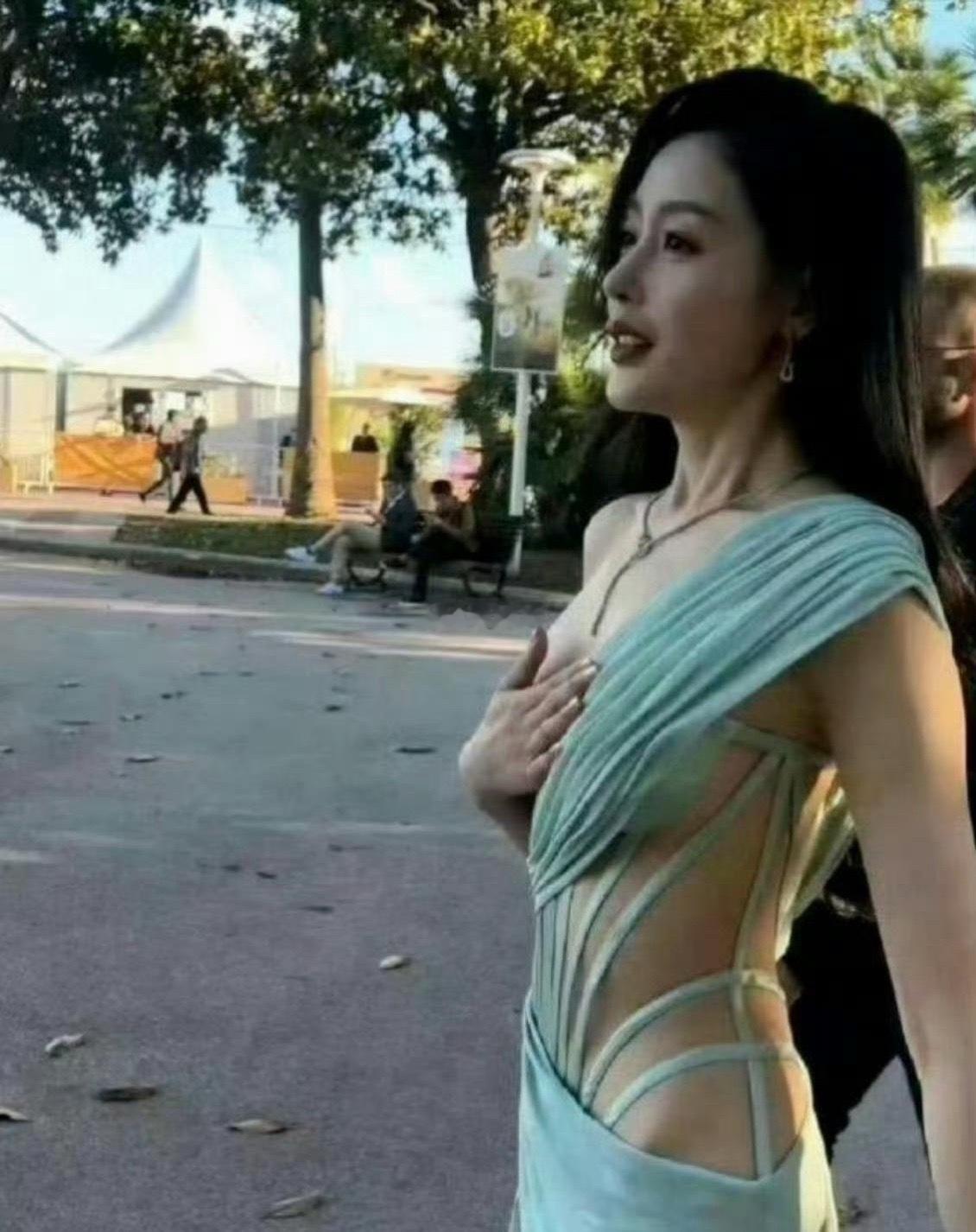 张天爱但凡有一点赘肉，都穿不了这衣服 