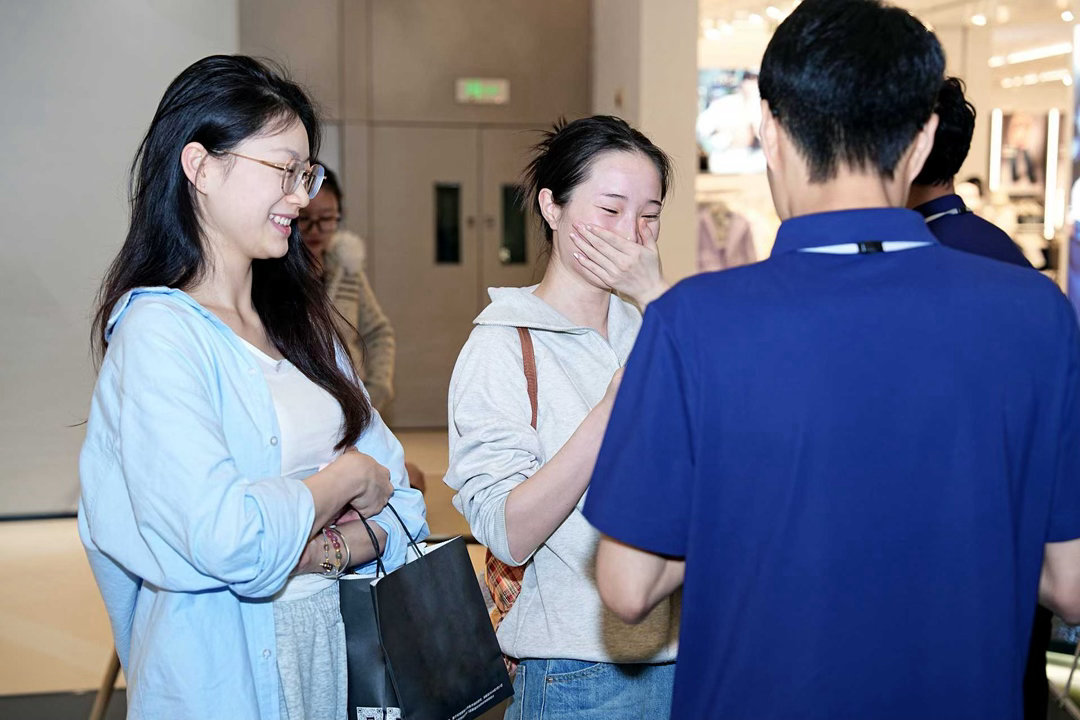 五一尚界门店客流爆棚尚界销售称购车用户女性过半 五一假期汽车市场热度高涨，尚界门