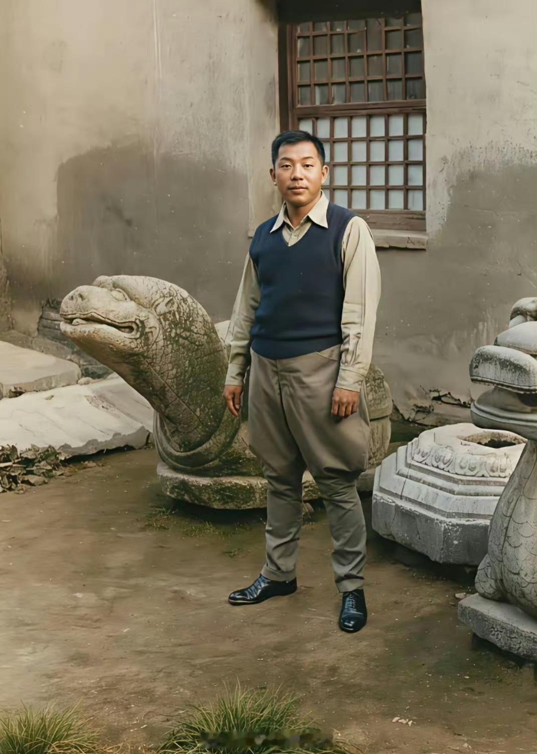 事实上张学良本人也不帅，气质也不咋地，但是影视剧就是喜欢一味的美化！按理说人物也
