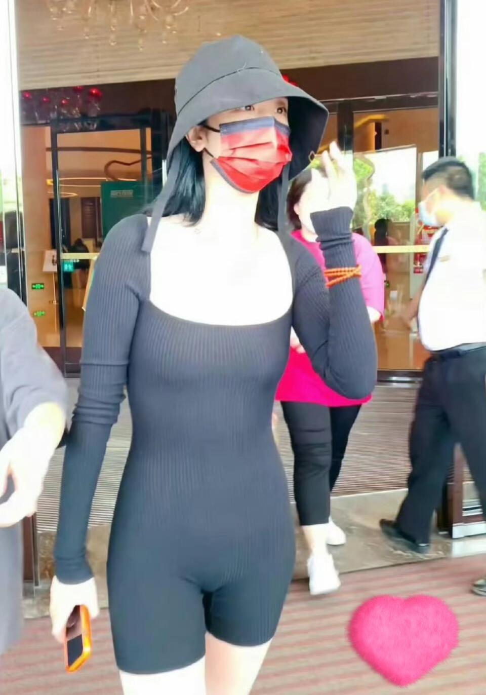 赵小棠同款“拽姐”连体衣 