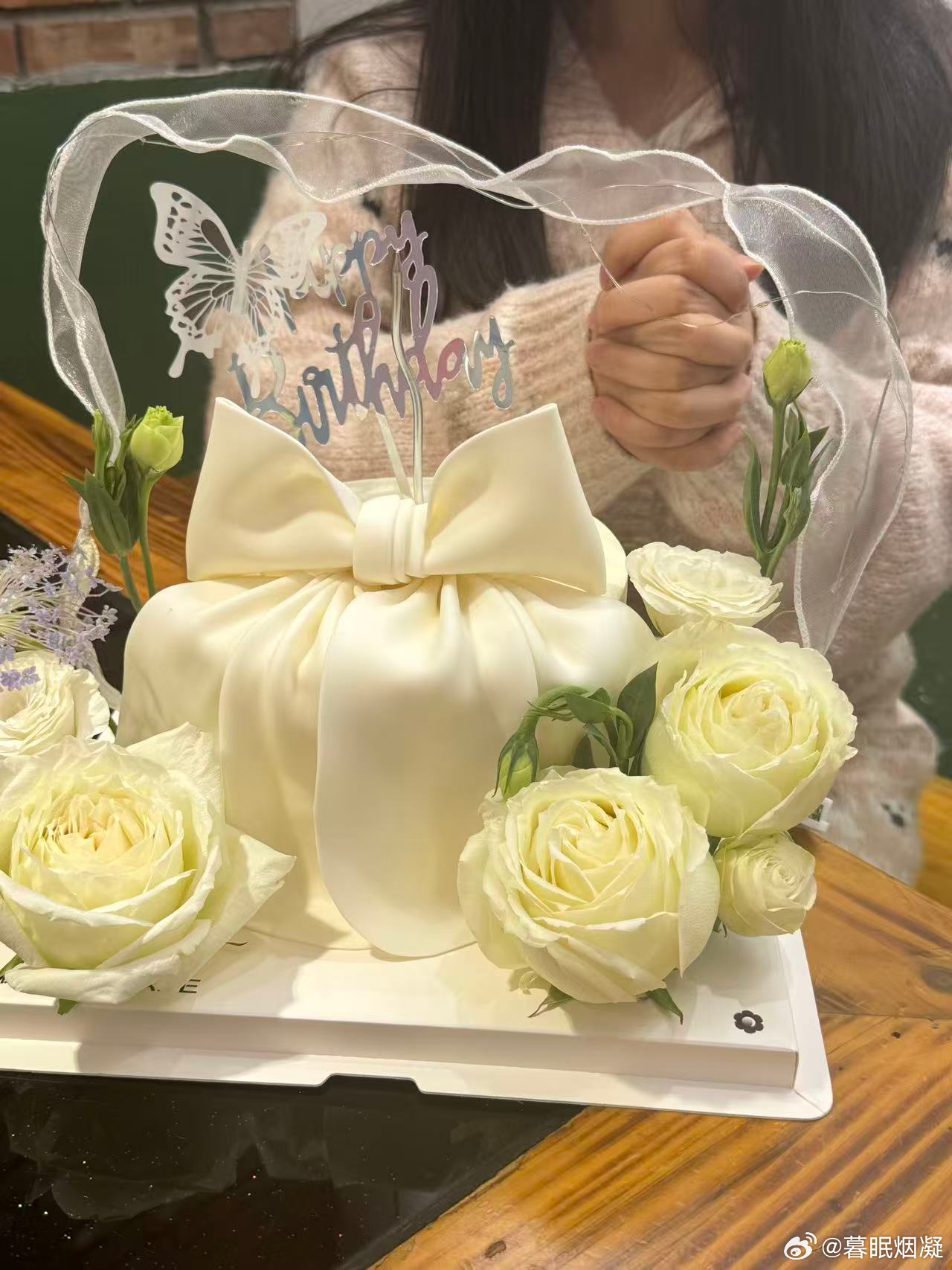 杨超越秘境鹿屿品牌代言人秘境鹿屿生日蛋糕这几年全家的生日蛋糕都是在秘境鹿屿买的，