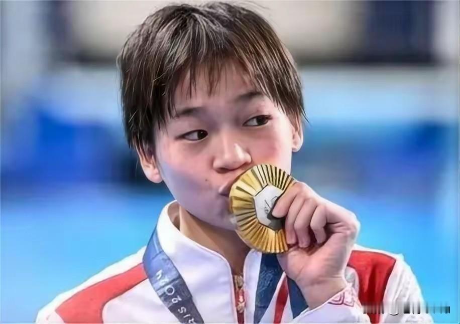 有种师生情叫全红婵和陈若琳：一个夺冠 一个撑起幕后大旗：全红婵东京五跳三满分夺冠