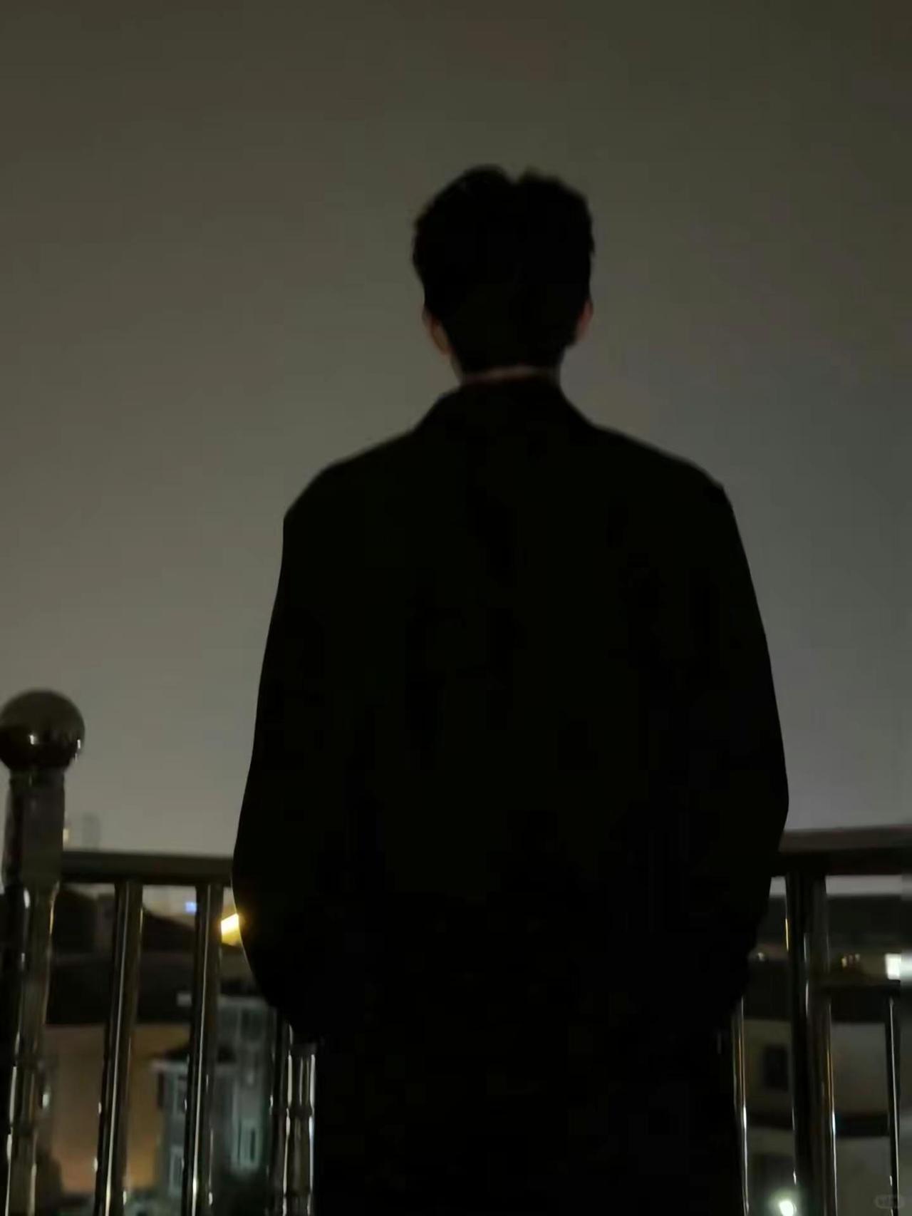 如果不爱了就别勉为其难，虽然我也不想说声再见