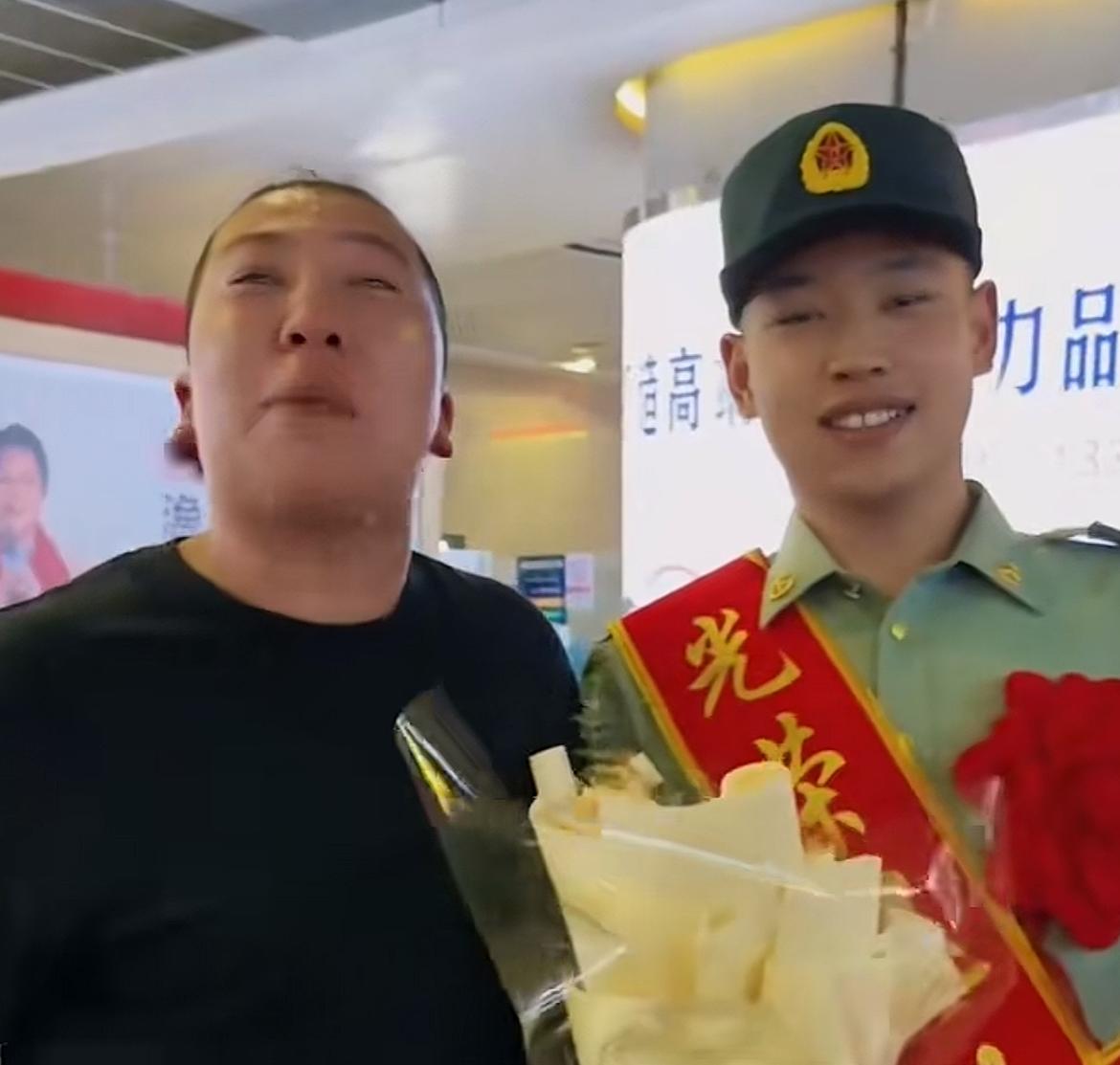 曝网红“东北雨姐”喜讯，已当奶奶，儿子刚大学毕业没多久，知情人透露更多细节。
不