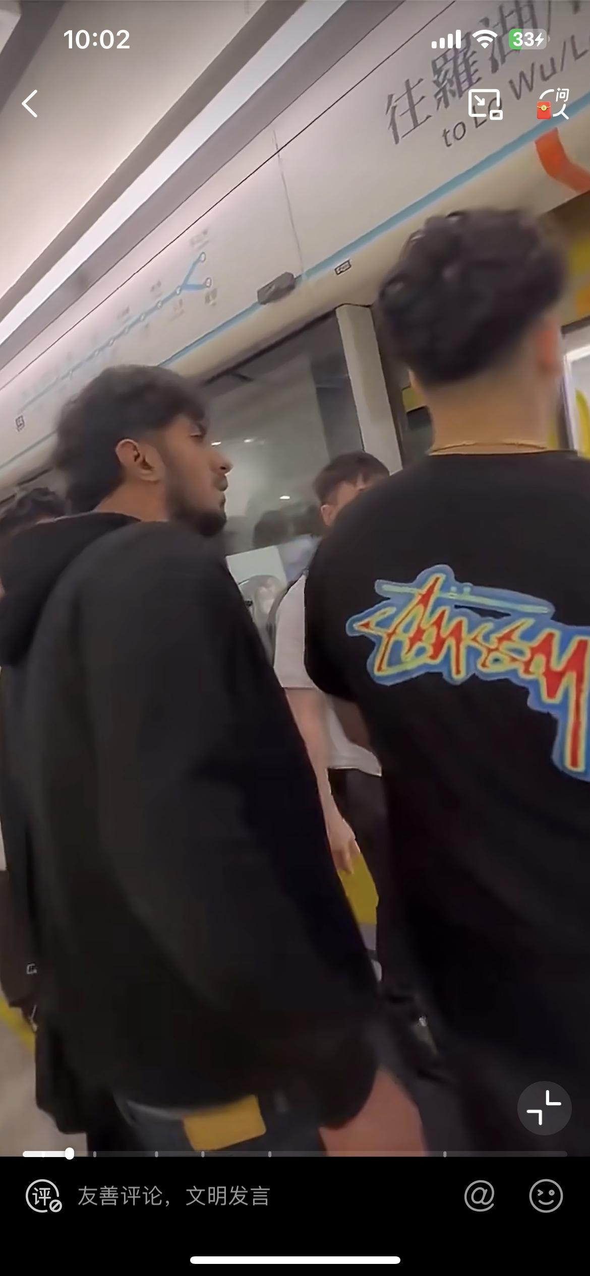 几个印巴人在香港的高铁站插队前往深圳，被乘客指责，就开始爆粗口，英语，粤语全部用