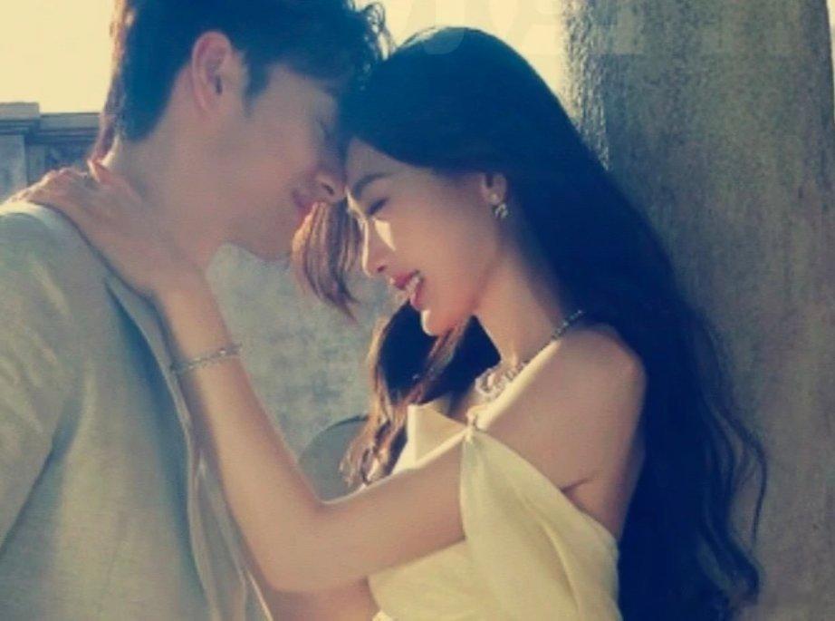 毓言cp有种罗马假日的感觉和老婆一起拍照📸果然最自然