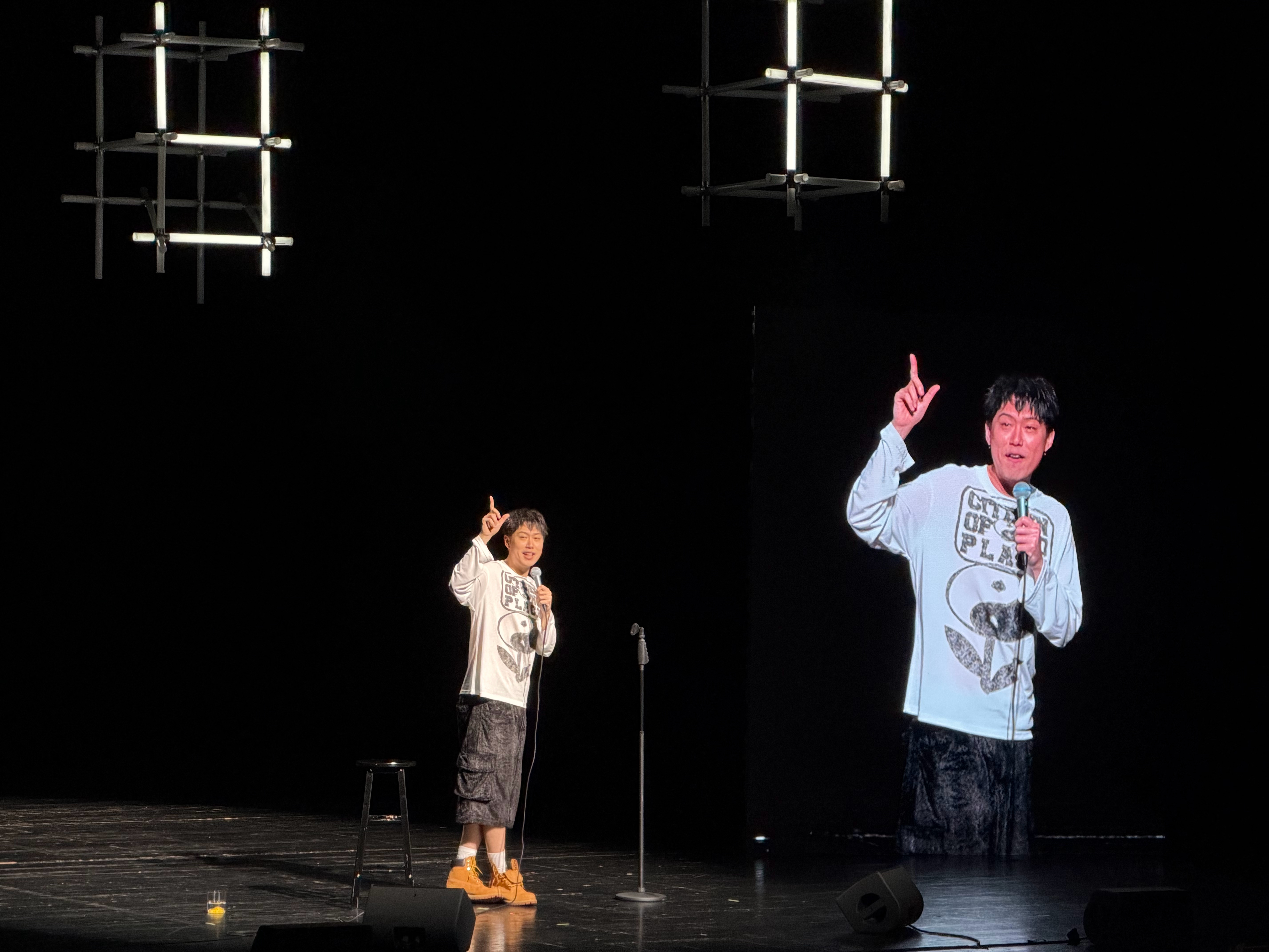 深圳站演出顺利结束🔚线下真的好炸笑得我喉咙痛🤣我现在满脑子都是杜蕾斯和伟哥啊