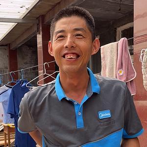 我对农民书法家延大海的看法
在抖音平台上，经常看到延大海写字的视频，他写的字给人