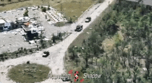 乌军炮兵不讲武德，无人机开全图报点，导致俄军一次奇袭暴露，总计2辆坦克和2辆装甲