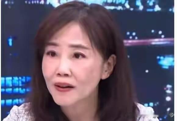 国民党有“国统纲领”却不敢统一，民进党喊着“台独”却不敢真独，这种“说一套做一套