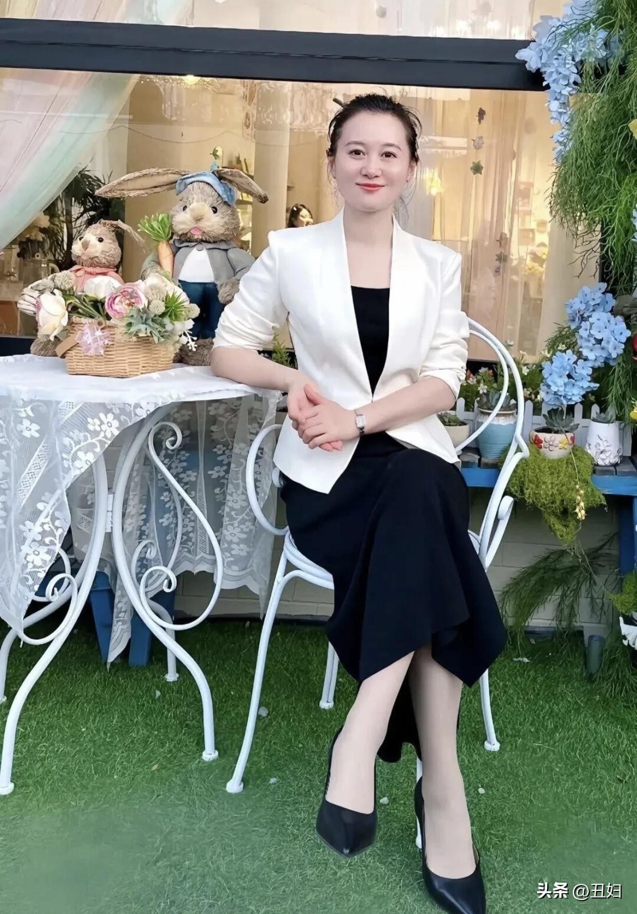 女人最美是气质还是最美的是善良?年轻时，大家都追求外在美，可岁月会让表面的繁华褪