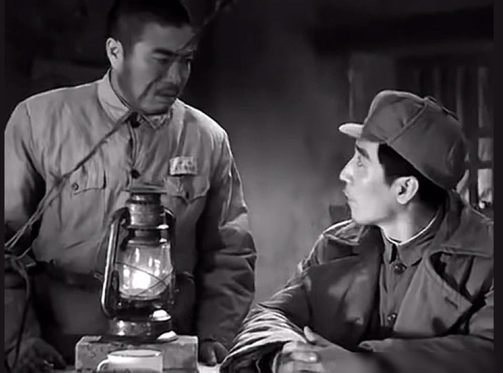 就因为一个兵发了句牢骚，整部《红日》差点被枪毙。
 
你现在看石东根抱怨没仗打觉