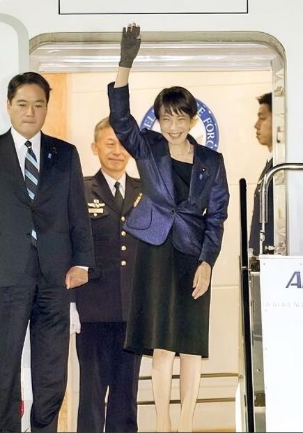 太尴尬了！高市早苗连夜启程赴美，声称要与特朗普讨论如何解决中东冲突。
 
3月1