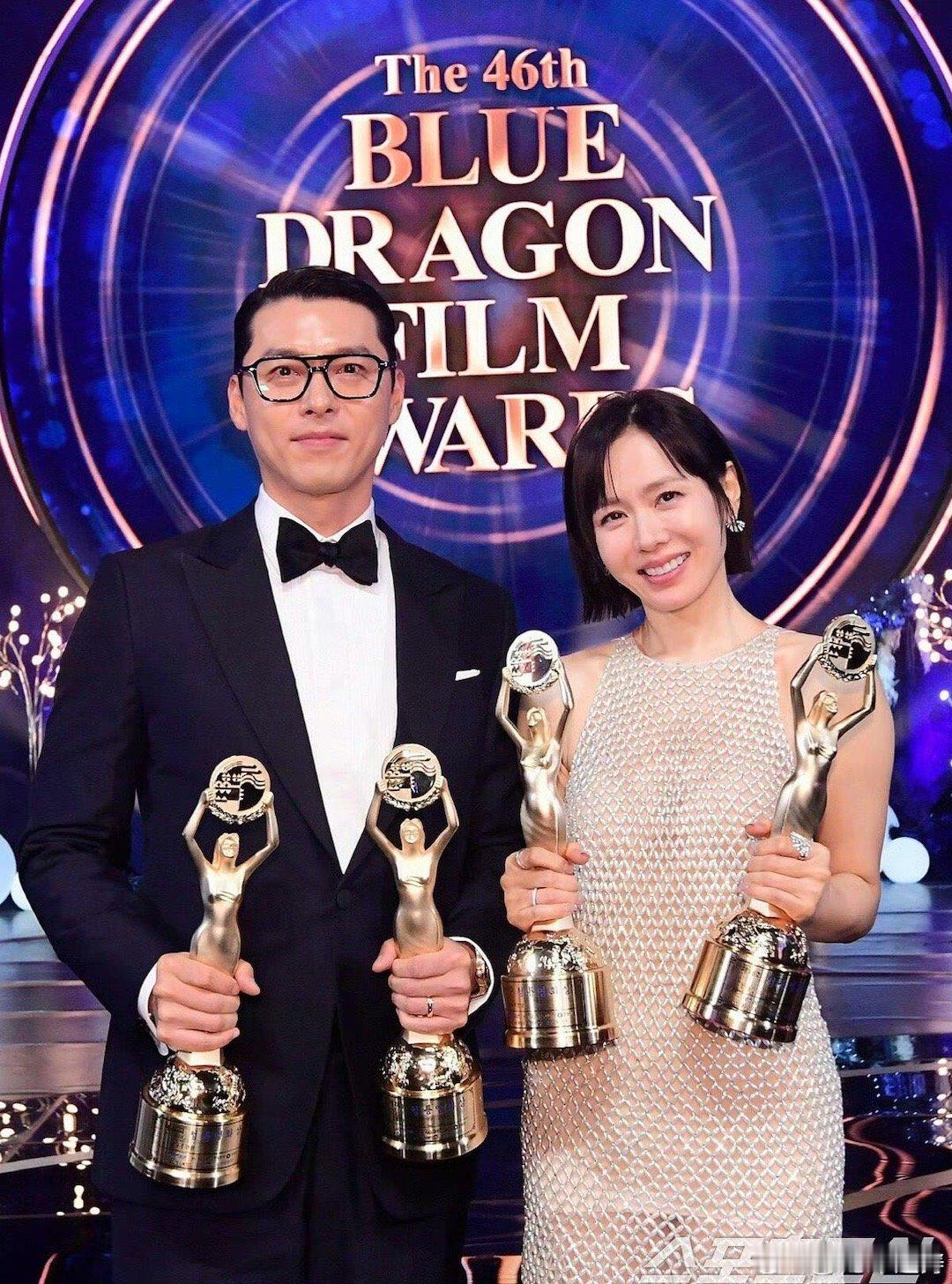 玄彬凭战争片《哈尔滨》斩获青龙奖影帝，孙艺珍以《无可奈何》中的母亲角色二封青龙影