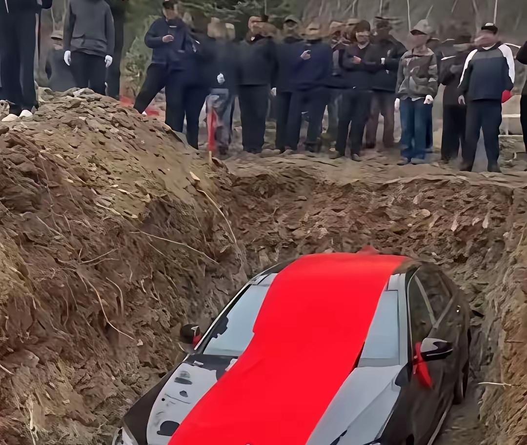 惊掉下巴！辽宁一富豪离世，生前超爱奔驰，儿子竟干了件“壕无人性”的事——把一辆价