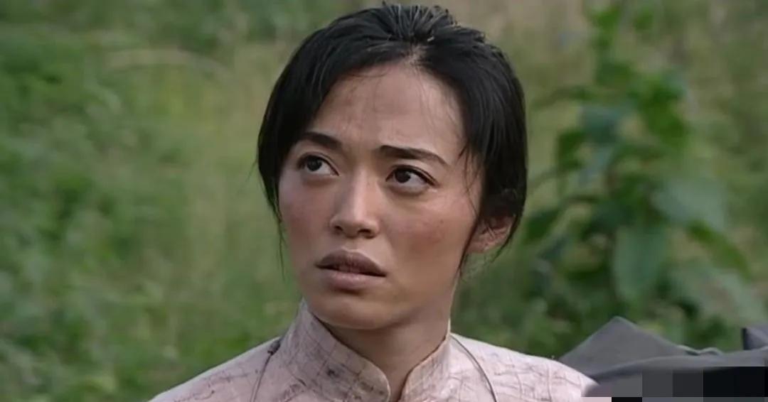 她踢人一脚，敌人却夸她真性情

这大姐把地下党演成喜剧人

翠萍，真名没人记得，