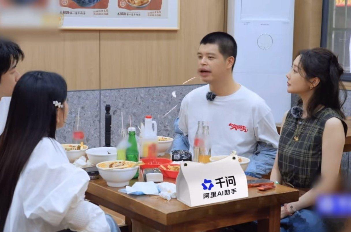 李纯一语道破马頔的心思李纯说马頔还是想亲嘴 谁看完直接笑到拍大腿！马頔找借口说怕