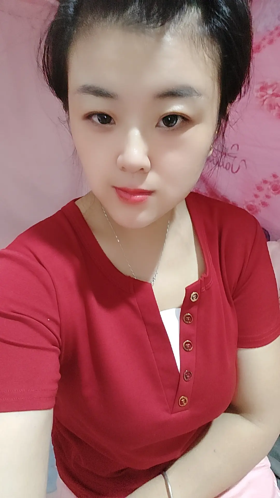 一婚也好。二婚也罢，到老才是夫妻，半路离开的都是过客，得到不算本事，守...