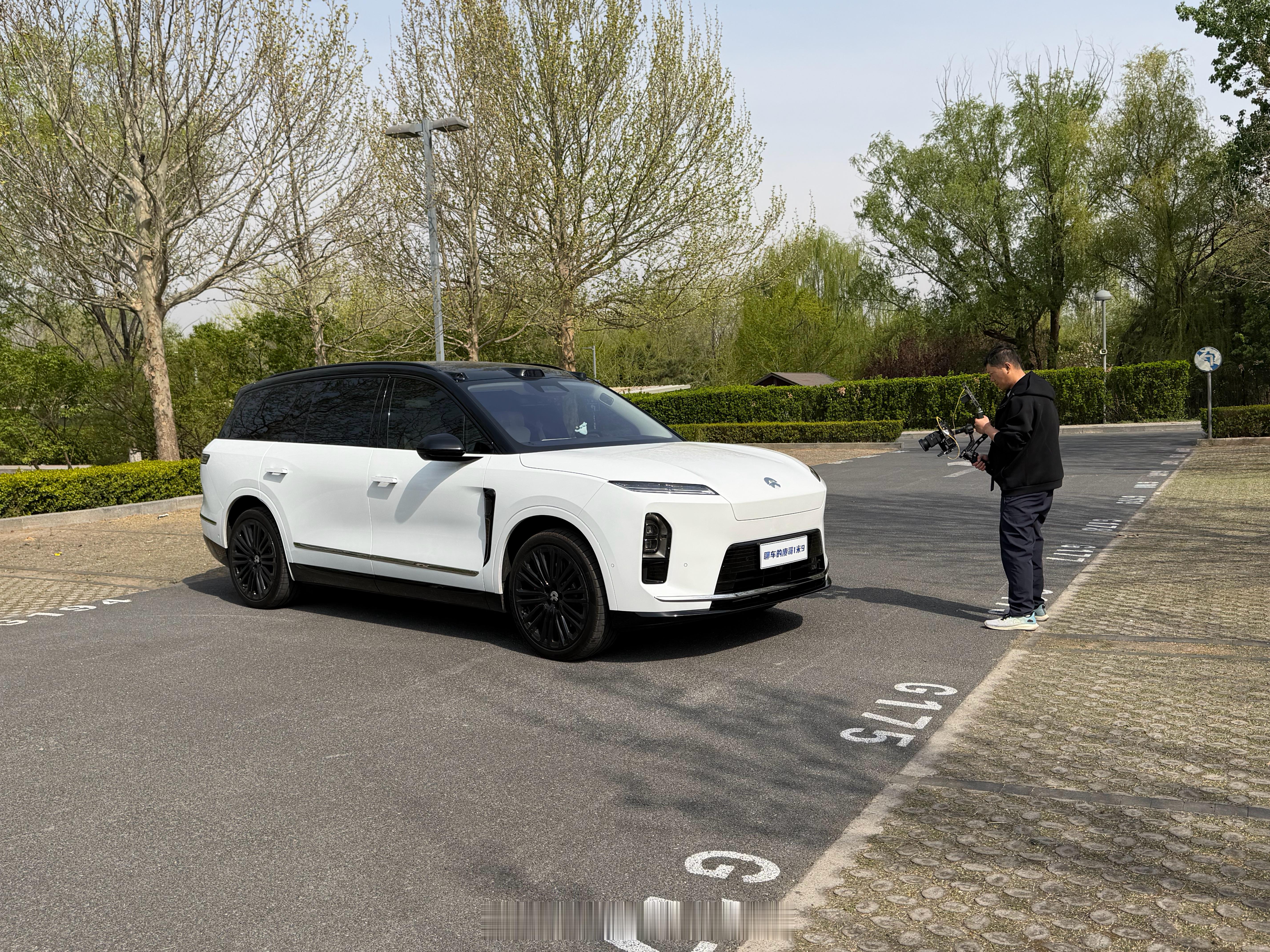 不知道为啥看完 ES9 以后还是觉得自己的 8 好看可能因为 9 太尊了不过吧，