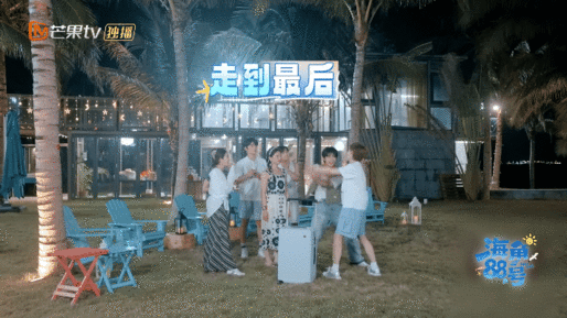 颜安余宇涵灵魂闺弟海角88号 余宇涵深夜归队太戳人！抓着颜安的手表兴奋，刘涛“闺