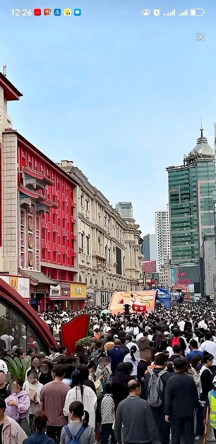 “包浆”老话题，一到节日，都说自己城市有一亿人，沈阳中街、故宫确实人不少，但“一