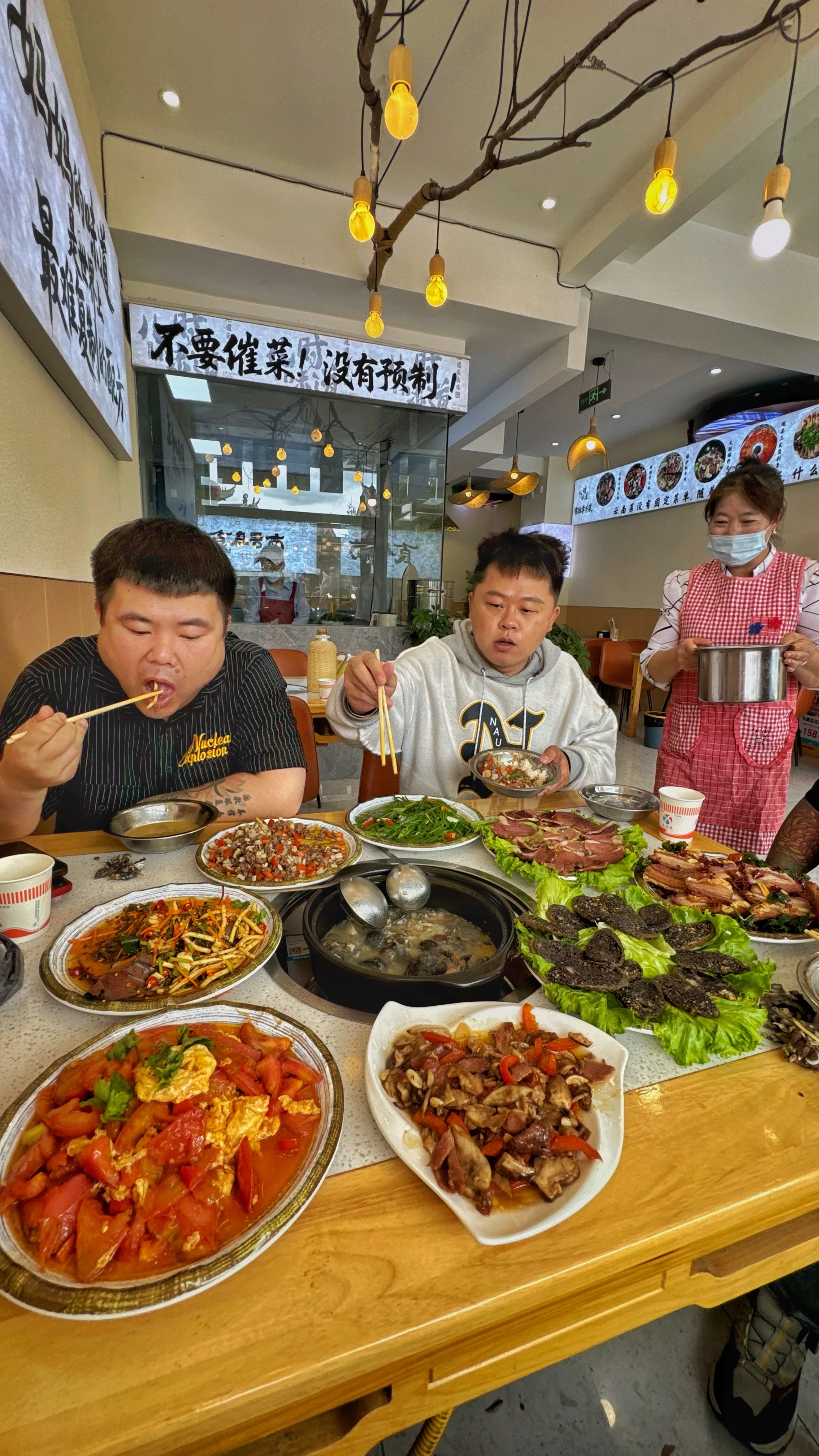 回丽江两天，吃了一家路边小饭馆，这种实在，也不容易踩雷！今天我们来这家主要是吃土