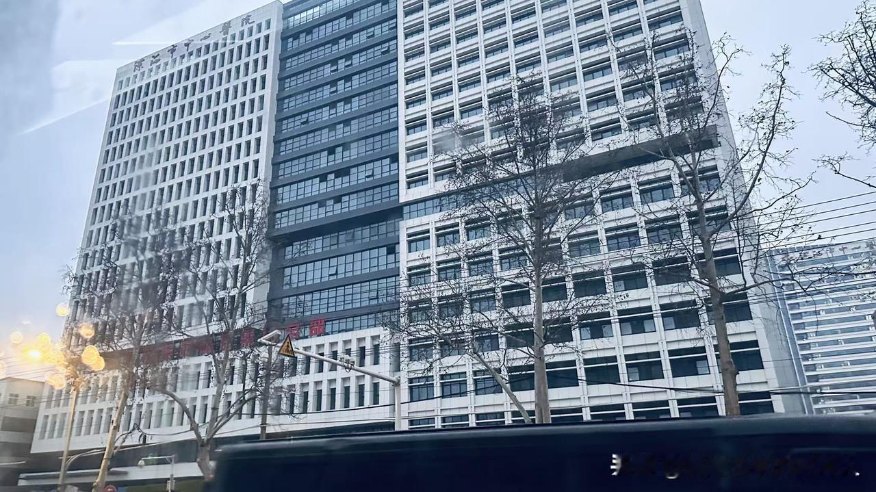 【20多年前的一次陪母亲看病的经历，让我印象深刻】去医院看病，认识熟人和不认识熟