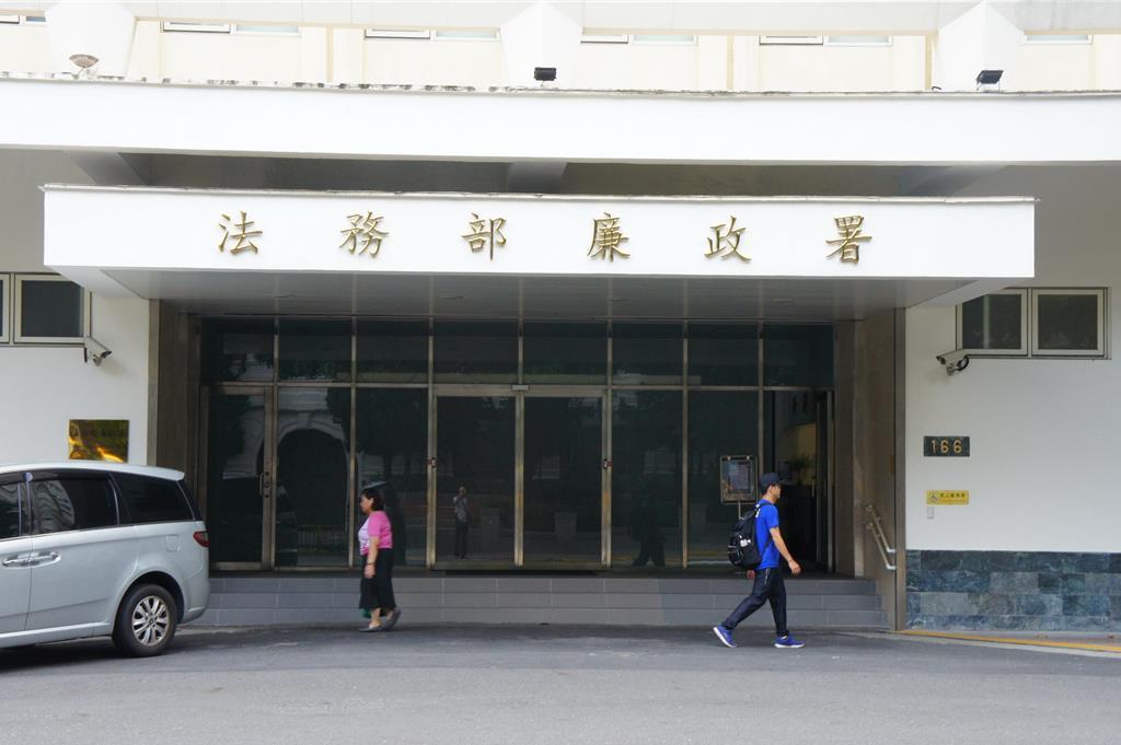 台“外事部”发表声明，

8月11日，针对台驻瑞士日内瓦办事处处长李冠德，203
