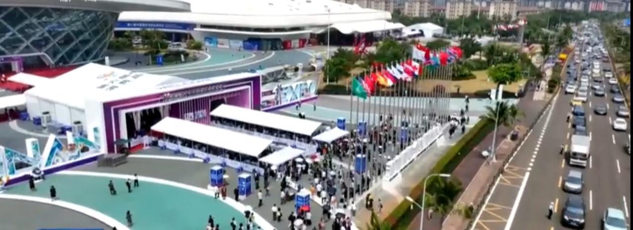 第六届消博会圆满落幕，海南国际会展中心旌旗猎猎，人潮涌动。国潮出海展区前人头攒动