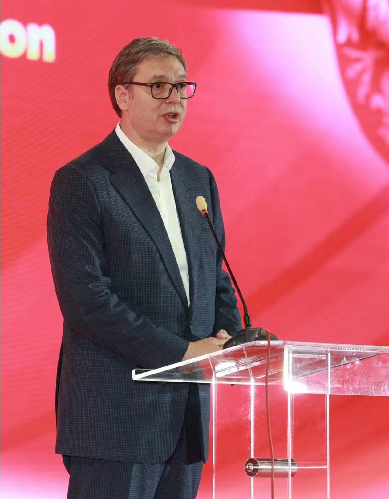 别看武契奇看着低调，骨子里精明得很，本事不容小觑

前脚刚在俄罗斯结束访问，后脚