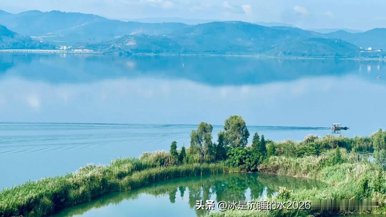 见山得山，见水有水。云南省云南省红河哈尼族彝族自治州石屏县异龙湖国家湿地公园的确