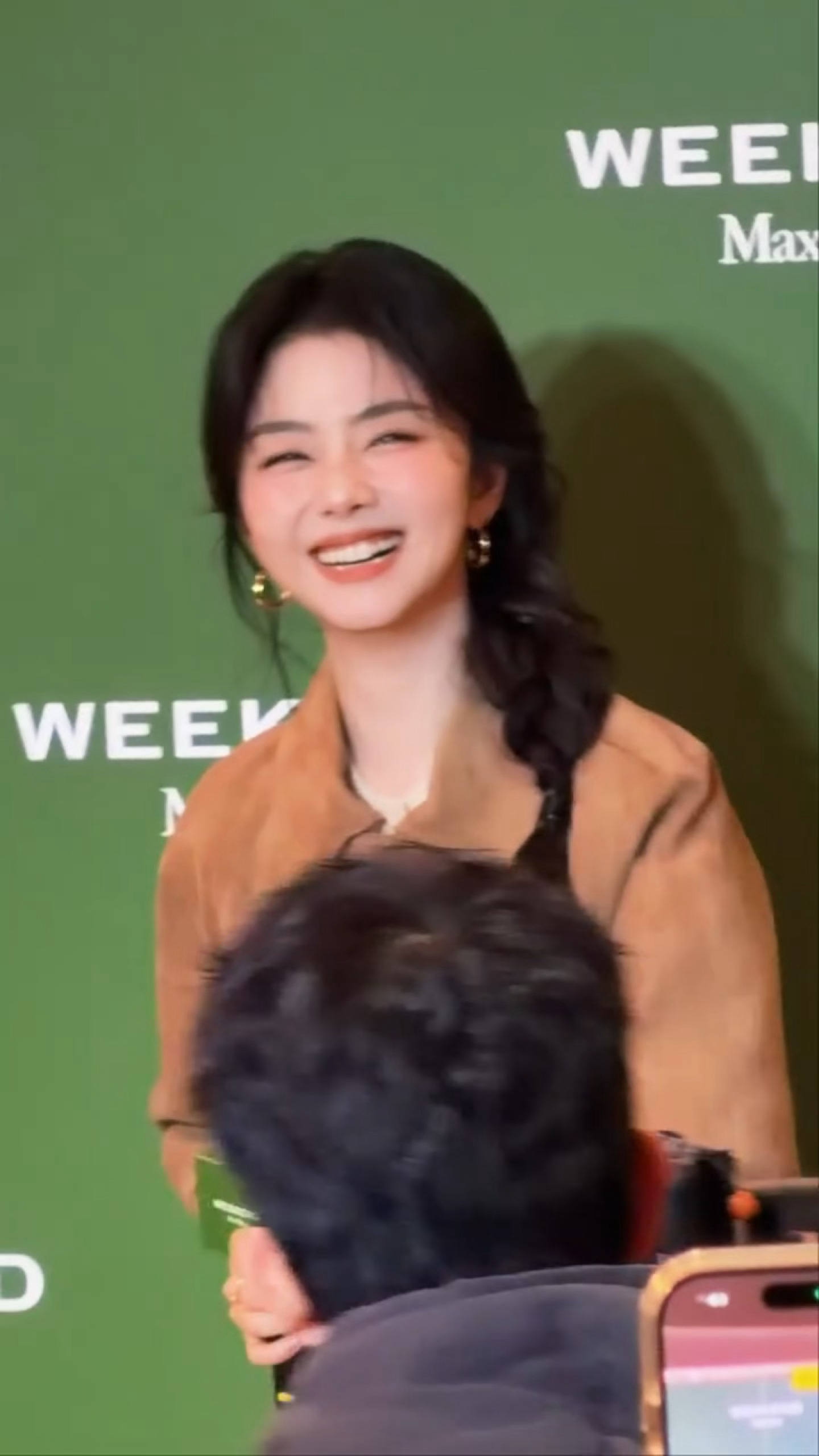 松松你是一颗甜甜的糖炒栗子🥰🥰🥰🥰谭松韵侧麻花辫造型 谭松韵回成都了 ​