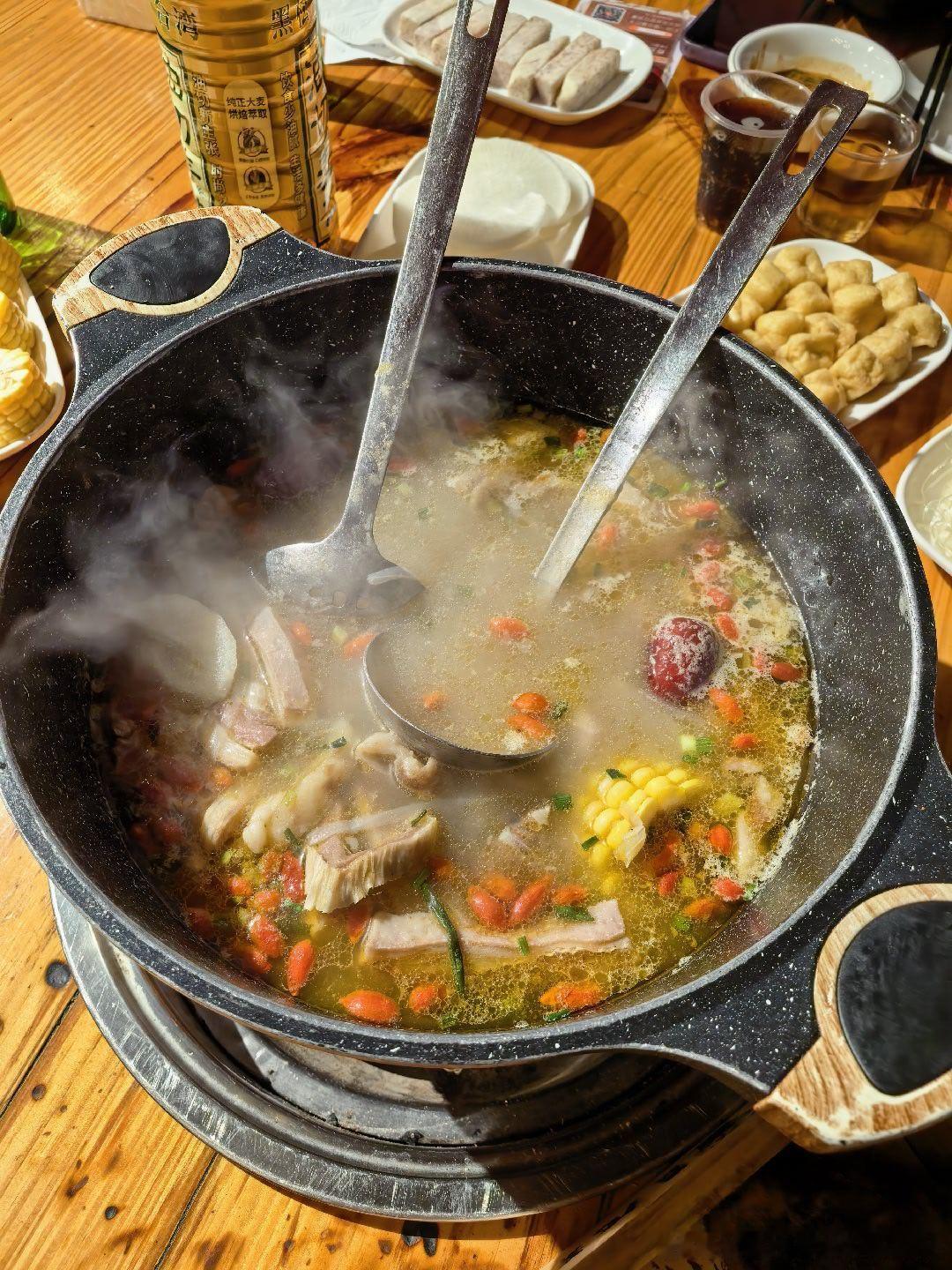 我猜你们又饿了今日份夜宵 羊肉汤我就是这么吃着吃着胖了三斤了 杭州·蔡记九米羊肉