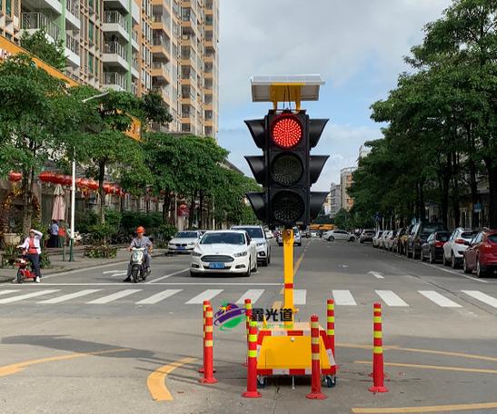 4月骑电动车别忘了：“看红看绿”有顺序，走错扣分少不了
 
不少骑电动车的朋友，