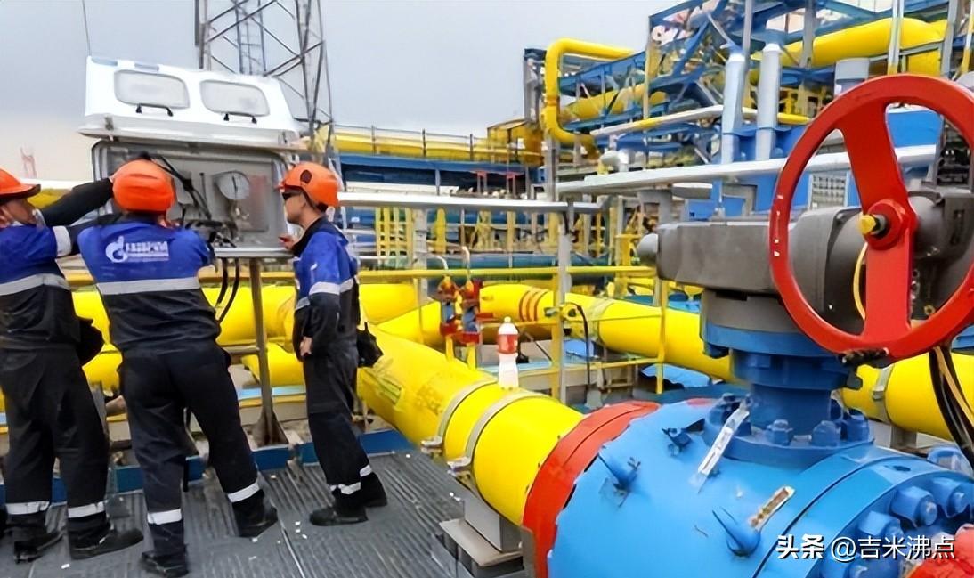 塔里木盆地打出万米深井，专家说“不可能”，结果真见油了，还带出一整套新玩法。
这