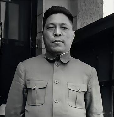 1938年，早已坐拥一妻两妾的蒋鼎文，竟对西安京剧名角粉牡丹一见倾心，此后更是放