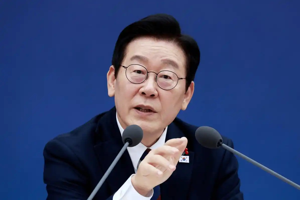 【#李在明对乌克兰表示遗憾# 】#泽连斯基称两名朝鲜战俘被移送韩国# 据韩联社9
