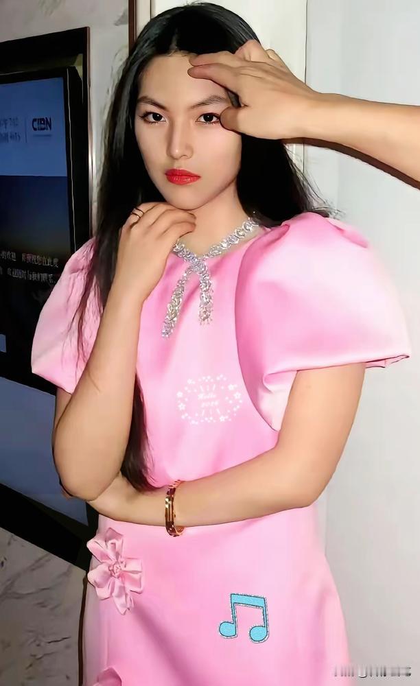 喝高了就别瞎逼逼！说王诗龄“养废”的娱记怕不是眼瞎心也瞎？
满身名牌是父母给的