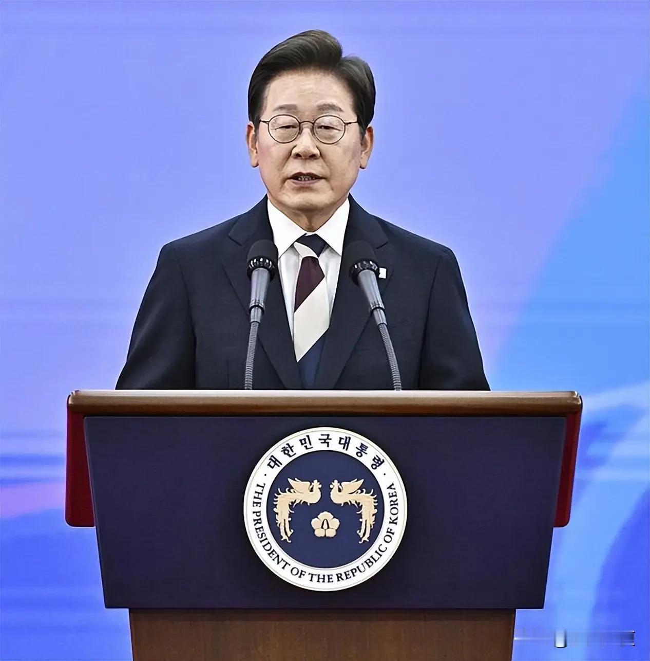 为抢芯片国运！韩国不惜动美军基地，韩美同盟遮羞布彻底撕开。
 
谁也没想到，全球