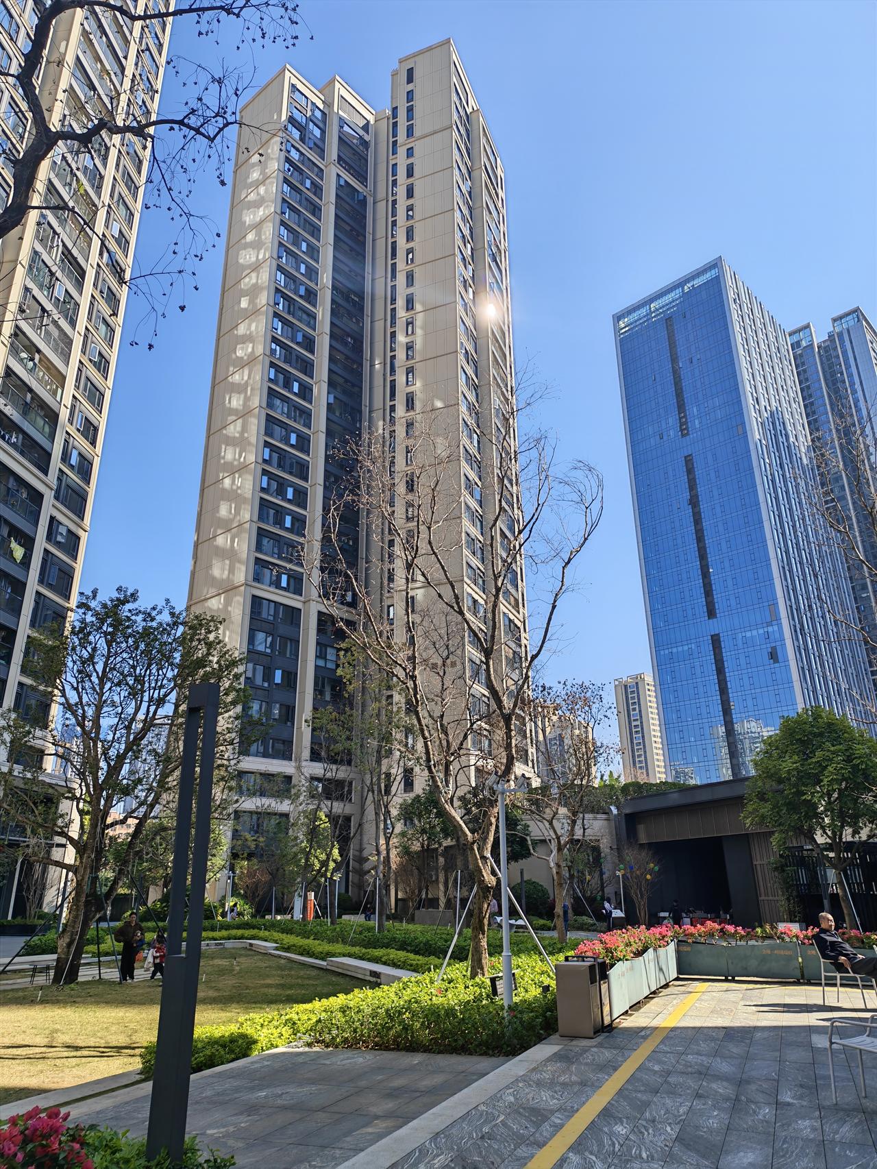 冬日生活打卡季今天送外卖进入小区，感觉这个小区的格局不是特别好，但是当年的房价这