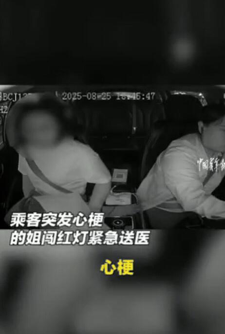 “这女司机火了！”深圳，的姐晚上接到一位女乘客，刚准备问对方去哪？不料，女乘客双