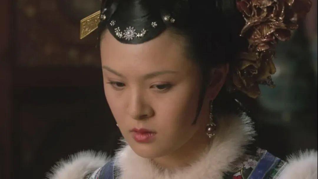 曹琴默进言处死年世兰，原来不是因为贪功冒进，看她乖乖喝毒药，才知背后真相不简单。