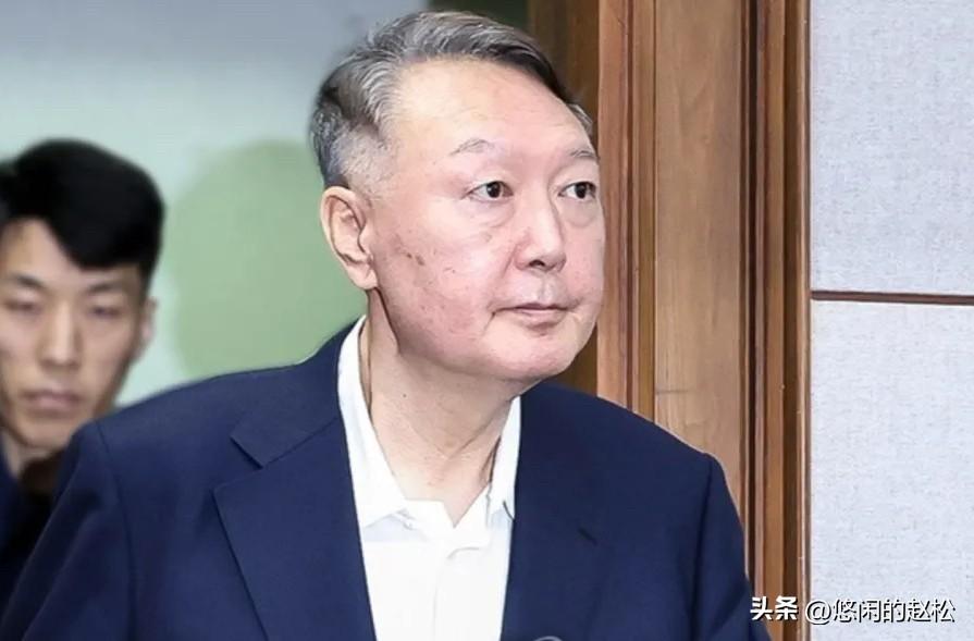 真是能气死人！尹锡悦躺在拘留所都能挣钱，近8个月时间赚的钱居然比现任总统辛辛苦苦