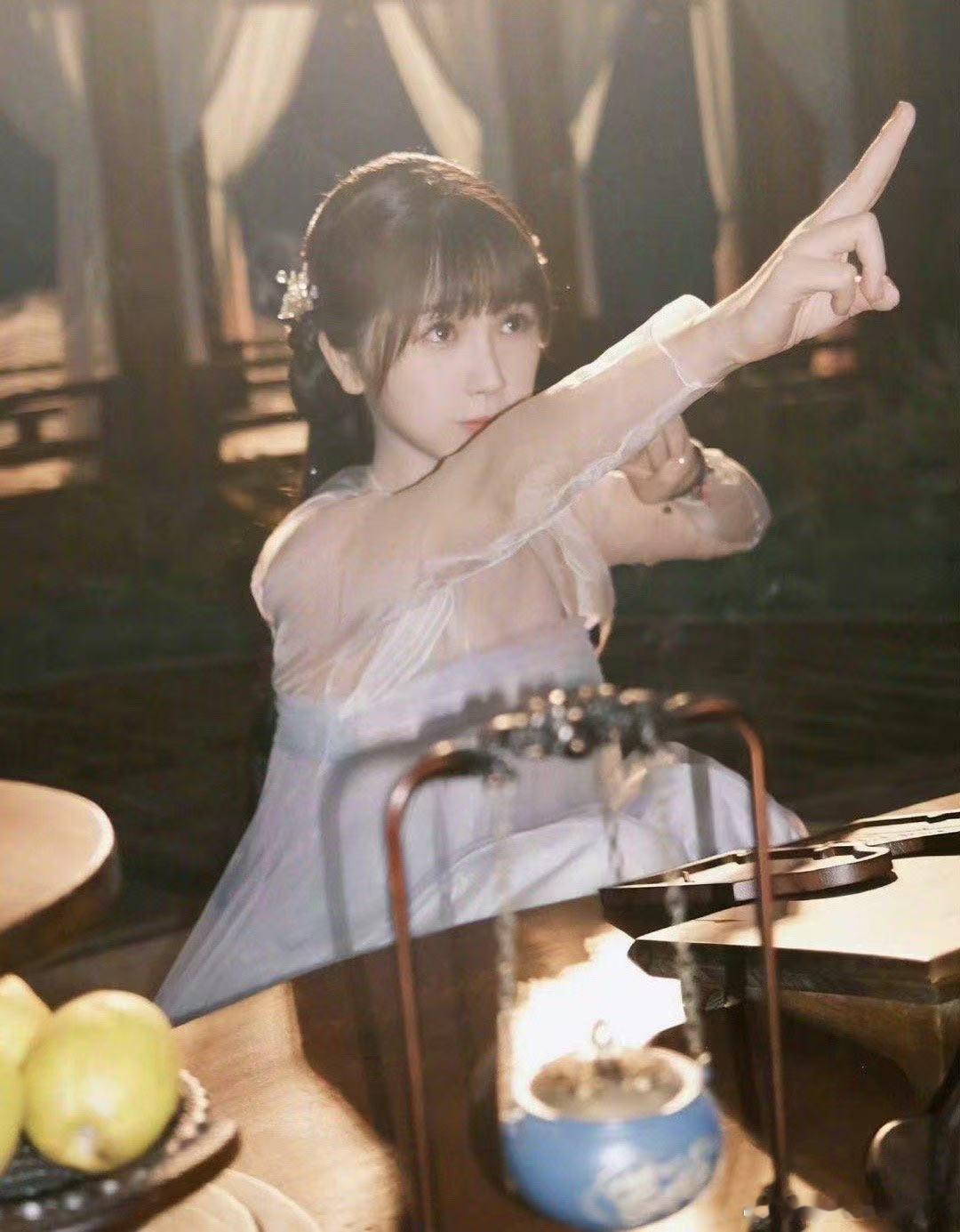 东方茯苓和小兰花 茯苓的成熟稳重与小兰花的天真烂漫相互映衬，这种互补的人设太戳我