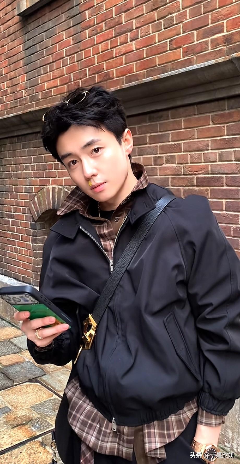 翟子路这双眼，都说看狗都自带深情
 
谁懂翟子路这双眼睛的杀伤力！刷到他这组街头