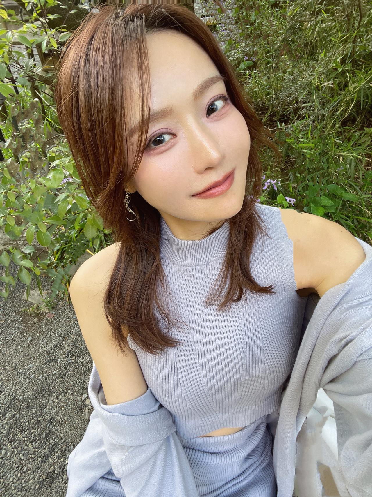 温柔甜美的户外自拍，清新自然，少女心满满！🌸💕你是喜欢御姐风还是温柔风?